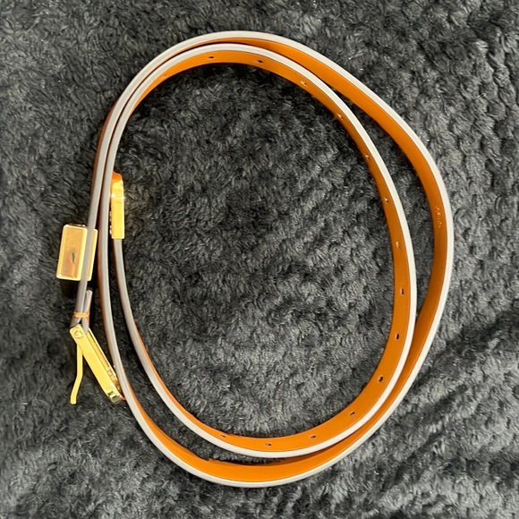 New FENDI women’s FF logo loop waist leather belt. One size.